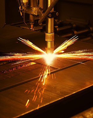 Plasma-cutter-cutting-metal_2x_1x