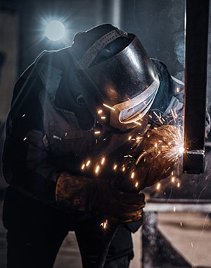 Plasma-cutter-cutting-metal_2x_1x